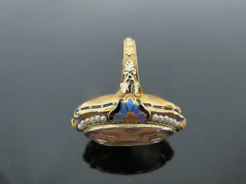 Antique Art Deco 14k Gold Enamel Flower Amethyst & Seed Pearl Ring, photo 8 of 10