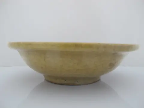Antique Chinese Celadon Tang Dynasty Yue Ware Style Rimmed Bowl, photo 4 of 8