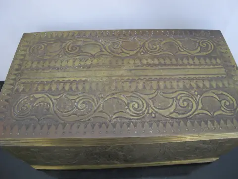 Antique Maranao Philippines Large Brass Ornate Scroll Betel Nut Tobacco Box, photo 3 of 11