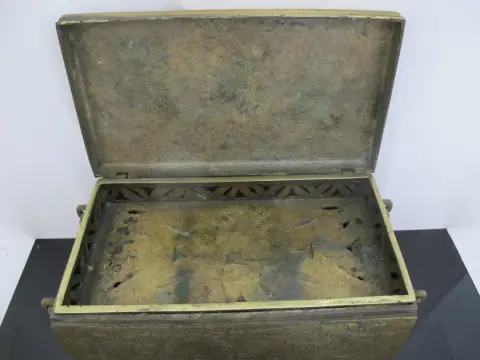 Antique Maranao Philippines Large Brass Ornate Scroll Betel Nut Tobacco Box, photo 4 of 11