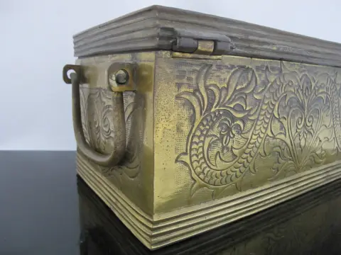 Antique Maranao Philippines Large Brass Ornate Scroll Betel Nut Tobacco Box, photo 9 of 11