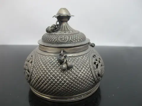 Antique Southeast Asian Silver Betel Nut Censer Box or Incense Burner, photo 9 of 12