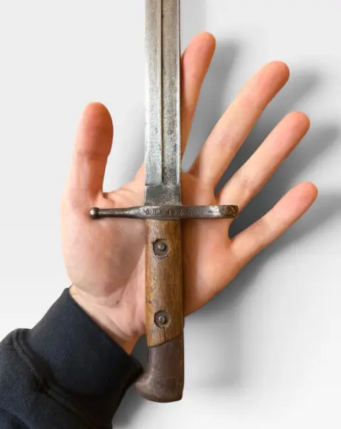Auth. Original WW2 Italian Army Model 1891 Carcano Bayonet & Leather Scabbard, photo 5 of 12