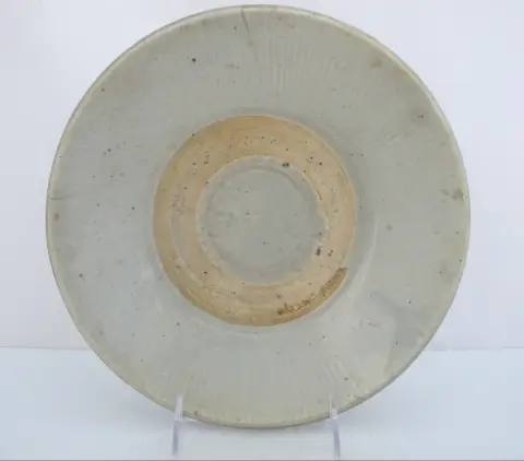 Chinese East Asian Song or Yuan Style Celadon Glaze Shallow Earthenware Bowl, photo 1 of 9