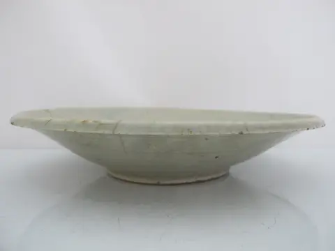 Chinese East Asian Song or Yuan Style Celadon Glaze Shallow Earthenware Bowl, photo 7 of 9