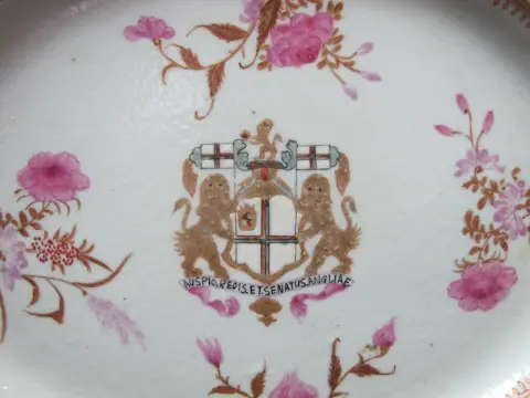 Chinese Export Porcelain Armorial British East India Reproduction Oval Platter, photo 2 of 6
