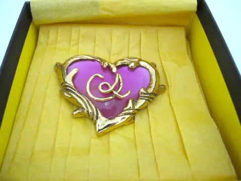 Christian LaCroix Paris Pink Heart Gold Tone Brooch Pin in C'est La Vie Box, photo 11 of 11