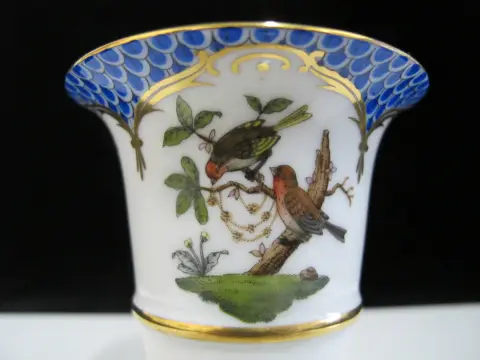 Herend Hungary Rothschild Porcelain Bird & Insect Blue Scale Claw Footed Vase, photo 2 of 9