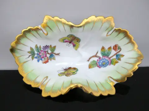 Herend Porcelain Queen Victorian Gold Trim Trinket Leaf Dish Tray, photo 1 of 11