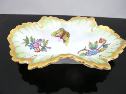 Herend Porcelain Queen Victorian Gold Trim Trinket Leaf Dish Tray, photo 3 of 11
