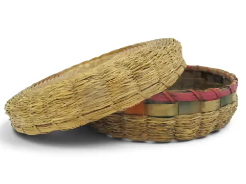 Iroquois Native Sweetgrass & Ash Splint Checkered Rim Round Basket With Lid, photo 1 of 12
