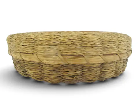 Iroquois Native Sweetgrass & Ash Splint Checkered Rim Round Basket With Lid, photo 4 of 12