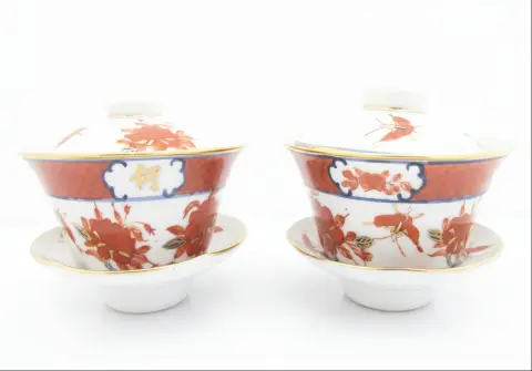 Japanese Imari Porcelain Butterfly & Flower Gold Lidded Tea Bowl Saucer Pair, photo 3 of 12