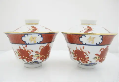 Japanese Imari Porcelain Butterfly & Flower Gold Lidded Tea Bowl Saucer Pair, photo 4 of 12