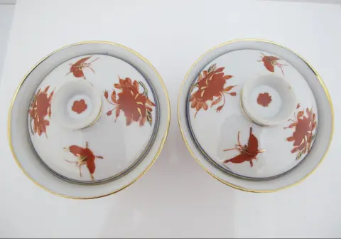 Japanese Imari Porcelain Butterfly & Flower Gold Lidded Tea Bowl Saucer Pair, photo 9 of 12