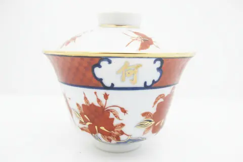 Japanese Imari Porcelain Butterfly & Flower Gold Lidded Tea Bowl Saucer Pair, photo 10 of 12