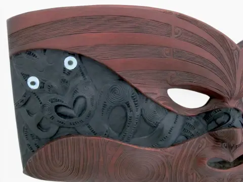 John Collins Maori New Zealand Ta Moko Carved Wood Whaikairo Rakau Mask, photo 3 of 12