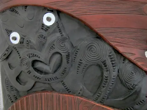 John Collins Maori New Zealand Ta Moko Carved Wood Whaikairo Rakau Mask, photo 5 of 12