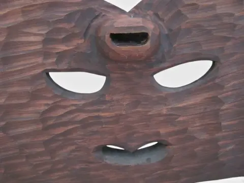 John Collins Maori New Zealand Ta Moko Carved Wood Whaikairo Rakau Mask, photo 7 of 12