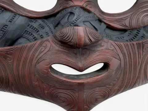 John Collins Maori New Zealand Ta Moko Carved Wood Whaikairo Rakau Mask, photo 11 of 12