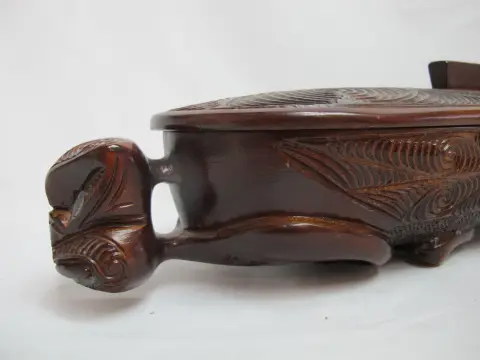 Maori New Zealand Carved Wood Oval Lidded Treasure Box With Abalone Shell, photo 2 of 12