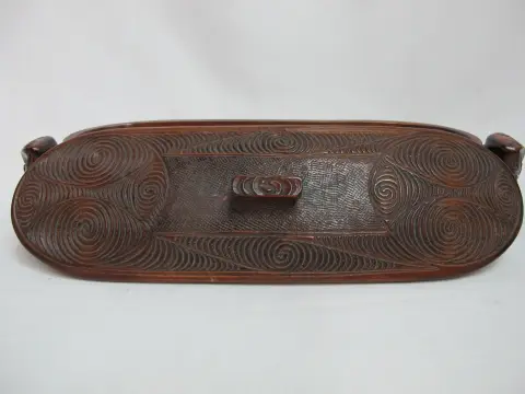Maori New Zealand Carved Wood Oval Lidded Treasure Box With Abalone Shell, photo 4 of 12