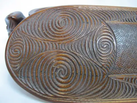 Maori New Zealand Carved Wood Oval Lidded Treasure Box With Abalone Shell, photo 5 of 12
