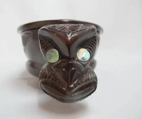 Maori New Zealand Carved Wood Oval Lidded Treasure Box With Abalone Shell, photo 7 of 12