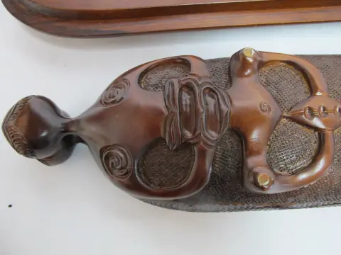 Maori New Zealand Carved Wood Oval Lidded Treasure Box With Abalone Shell, photo 8 of 12