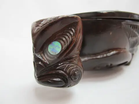 Maori New Zealand Carved Wood Oval Lidded Treasure Box With Abalone Shell, photo 10 of 12
