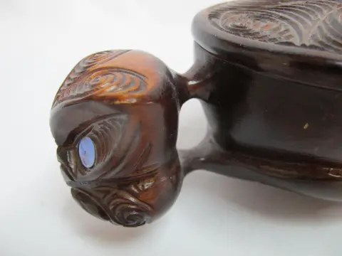 Maori New Zealand Carved Wood Oval Lidded Treasure Box With Abalone Shell, photo 11 of 12