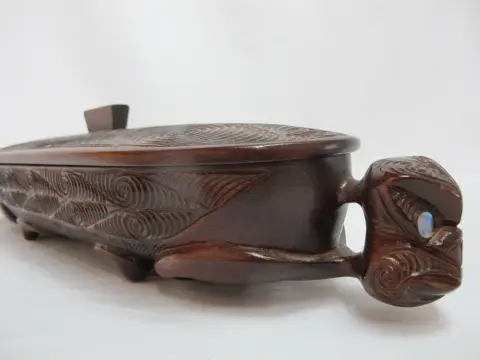 Maori New Zealand Carved Wood Oval Lidded Treasure Box With Abalone Shell, photo 12 of 12