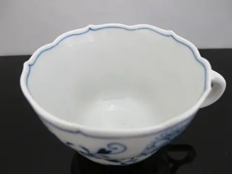 Meissen Cross Swords Blue Onion Porcelain Scallop Rim Coffee Cup, photo 6 of 7