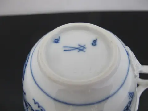 Meissen Cross Swords Blue Onion Porcelain Scallop Rim Coffee Cup, photo 7 of 7