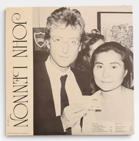 Nice John Lennon a Guitar's All Right John 10" Bootleg Colored Vinyl Record, photo 2 of 4