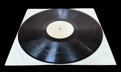 Nice the Beatles Back in the Saddle a Collection Eighth Amendment Bootleg Vinyl Record, photo 3 of 4