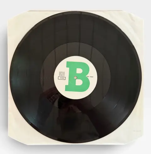 Nice the Beatles Ob-LA-DI, Ob-LA-DA Bootleg Vinyl Record, photo 4 of 4