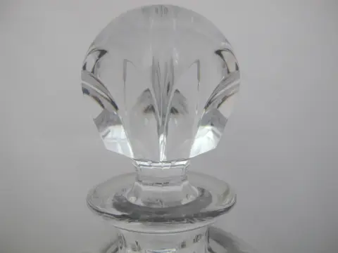 Shannon Designs of Ireland Irish Crystal Spirits Liquor 10" Decanter, photo 7 of 10