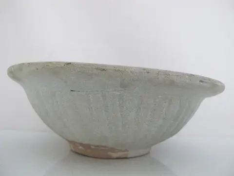 Southeast Asian Thai Sawankhalok Sukhothai Style Celadon Stoneware Pottery Bowl, photo 8 of 11