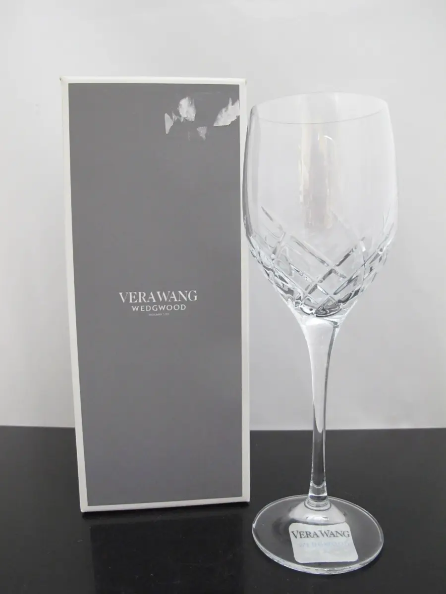 VERA WANG Wedgwood DUCHESSE Encore 9 1/2" Red Wine Glass Unused in Box