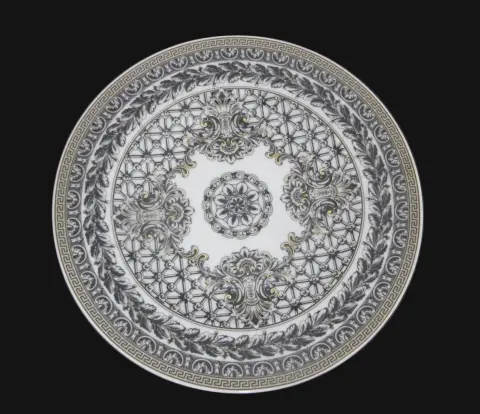 Versace Rosenthal Marqueterie Black 24k Gold Baroque 7 1/4" Bread & Butter Plate, photo 5 of 5
