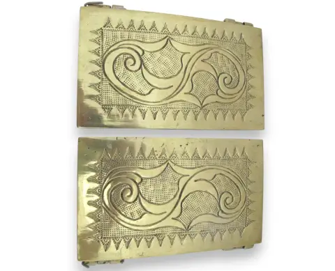 Vintage Betel Nut Engraved Scroll Brass Philippines Snuff Box Pair, photo 9 of 12