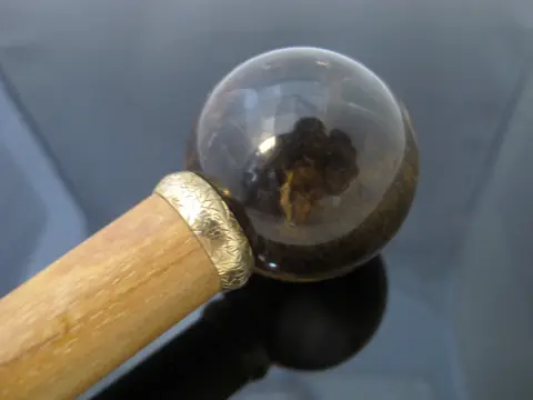 Vintage TIGERs Eye Crystal Ball Knob Wood Walking Stick Cane, photo 7 of 9